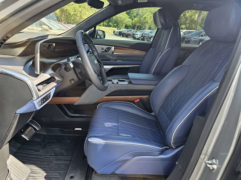 Certified 2026 Cadillac Vistiq Premium Luxury AWD/4WD image 23