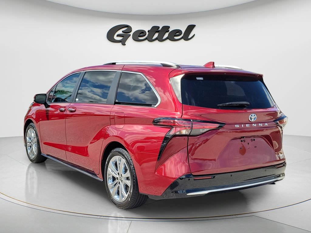 Used 2023 Toyota Sienna Platinum FWD image 7