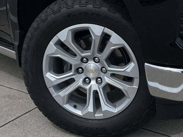 Used 2025 Chevrolet Silverado 1500 LTZ AWD/4WD image 9