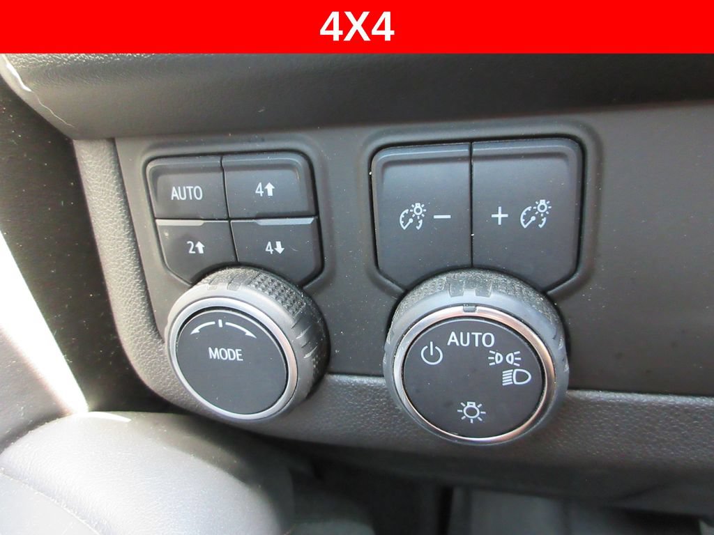 Used 2021 Chevrolet Suburban High Country w/ Premium Package 2 AWD/4WD image 35