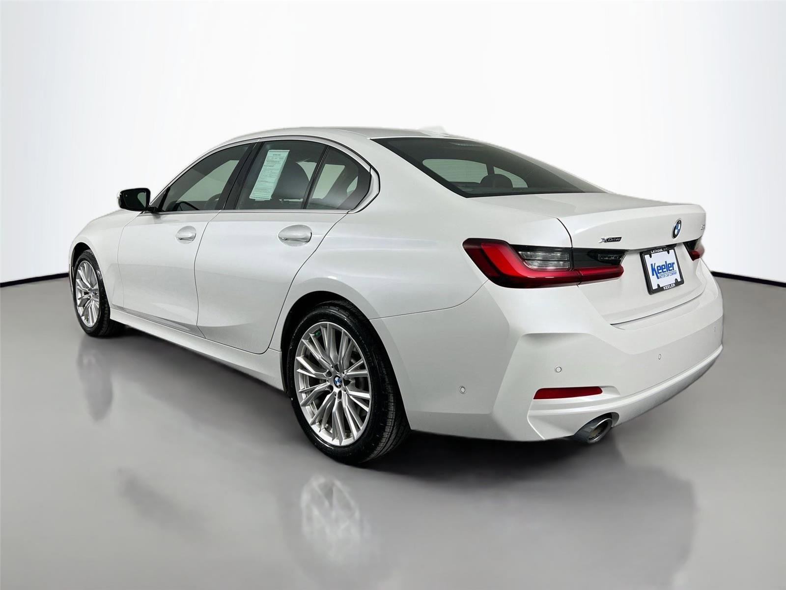 Used 2024 BMW 330i xDrive Sedan w/ Premium Package image 4