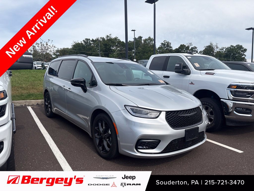 Used 2026 Chrysler Pacifica Select w/ S Appearance Package
