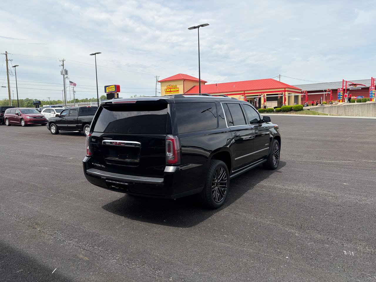 Used 2018 GMC Yukon XL Denali w/ Denali Ultimate Package AWD/4WD image 3