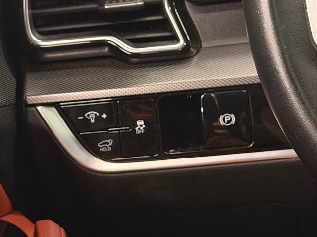 Certified 2024 Kia Sportage SX FWD image 32