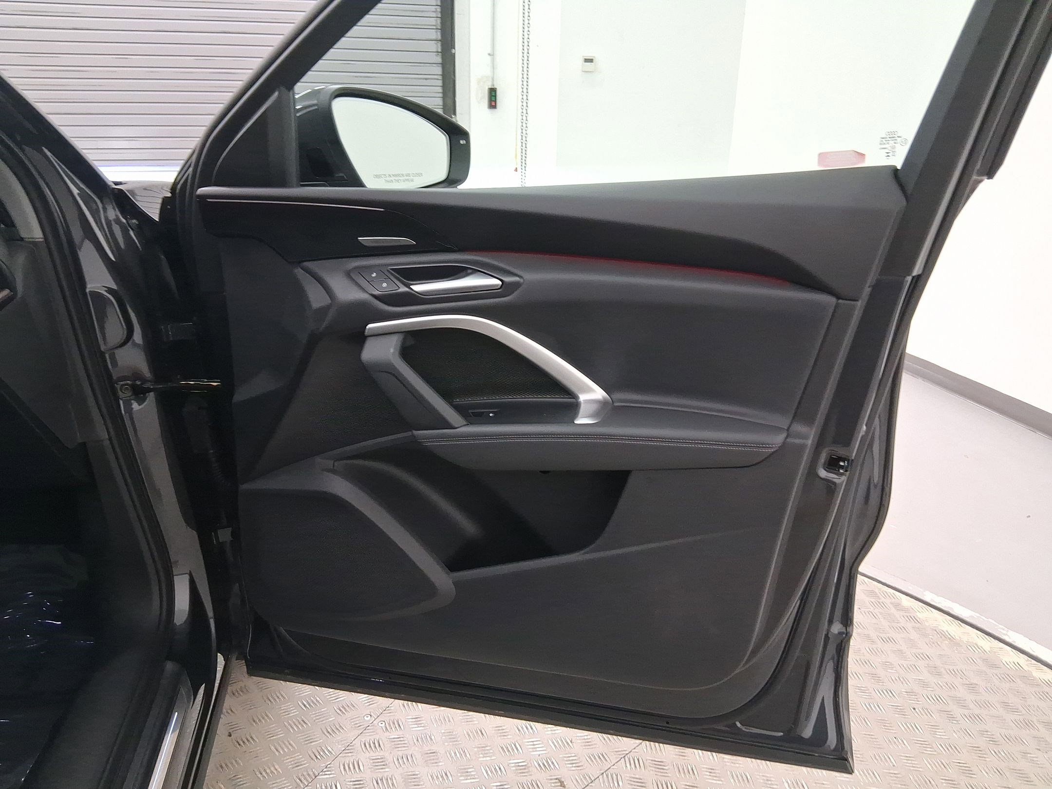 Used 2025 Audi Q5 Premium Plus w/ Premium Plus image 32