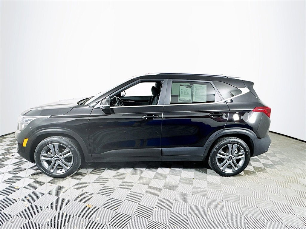 Used 2023 Kia Seltos S w/ Navigation Package image 4