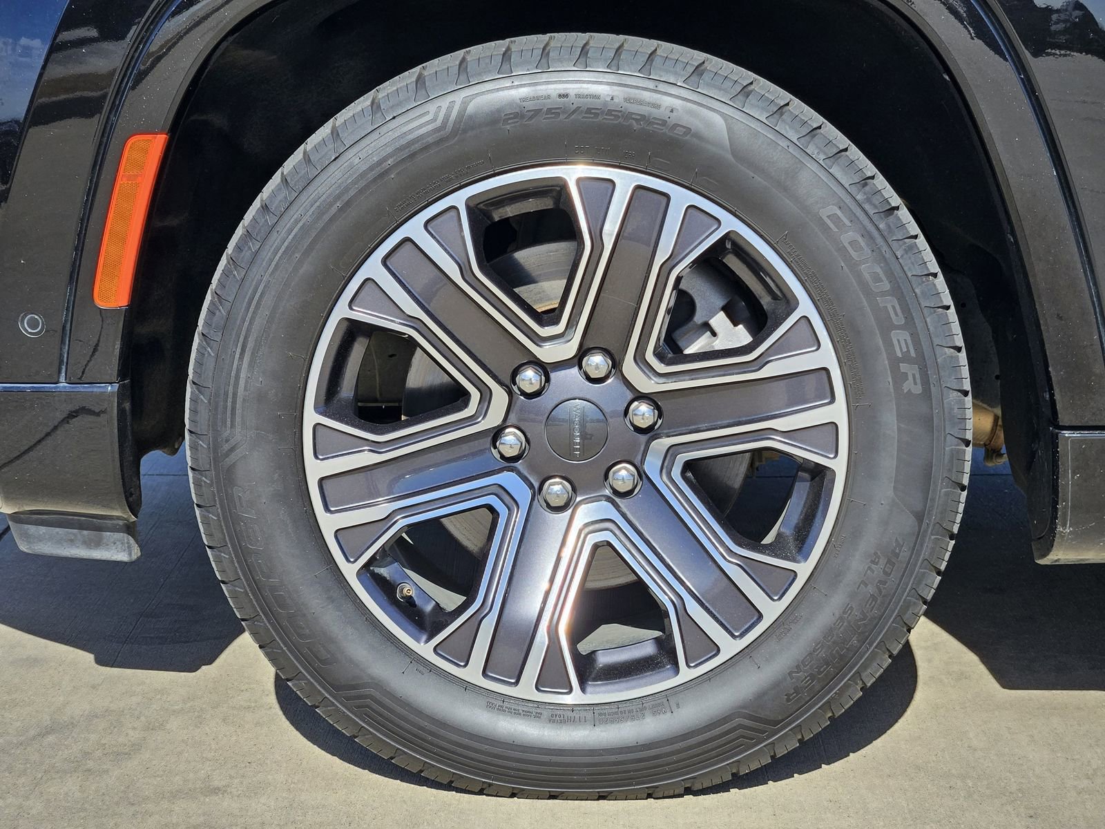 Used 2024 Jeep Wagoneer L Series II w/ Flexible Seating Group image 12