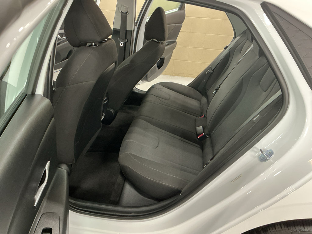 Certified 2025 Hyundai Elantra SE FWD image 13