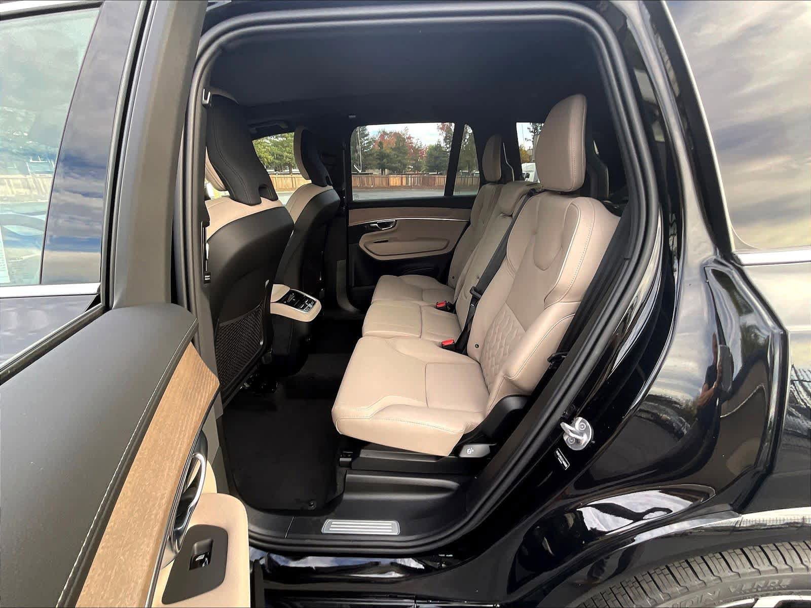 New 2026 Volvo XC90 B5 Plus w/ Protection Package AWD/4WD image 12