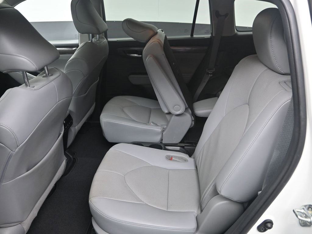 Used 2021 Toyota Highlander Limited image 30