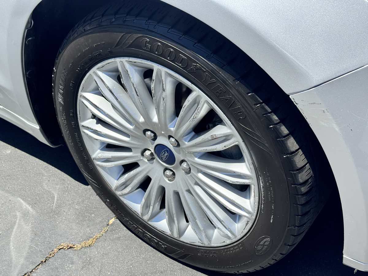 Used 2014 Ford Fusion Energi SE FWD image 23