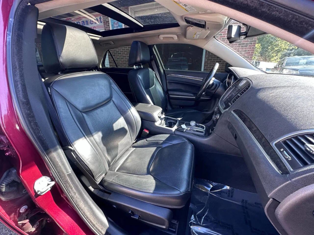 Used 2019 Chrysler 300 Limited image 14