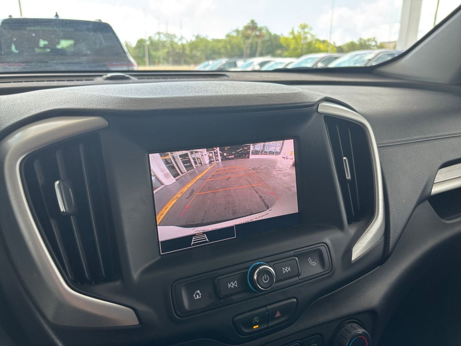 Used 2024 GMC Terrain SLE FWD image 25