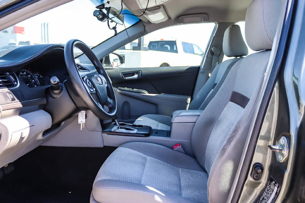 Used 2014 Toyota Camry LE FWD image 16