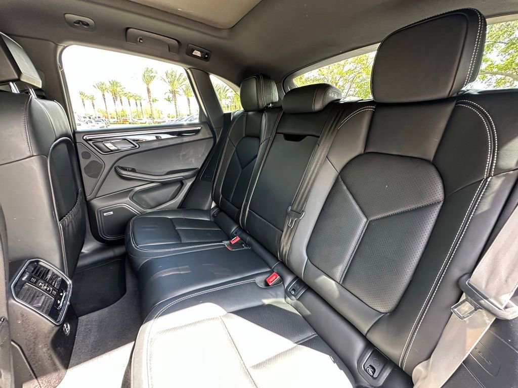 Certified 2023 Porsche Macan AWD/4WD image 35
