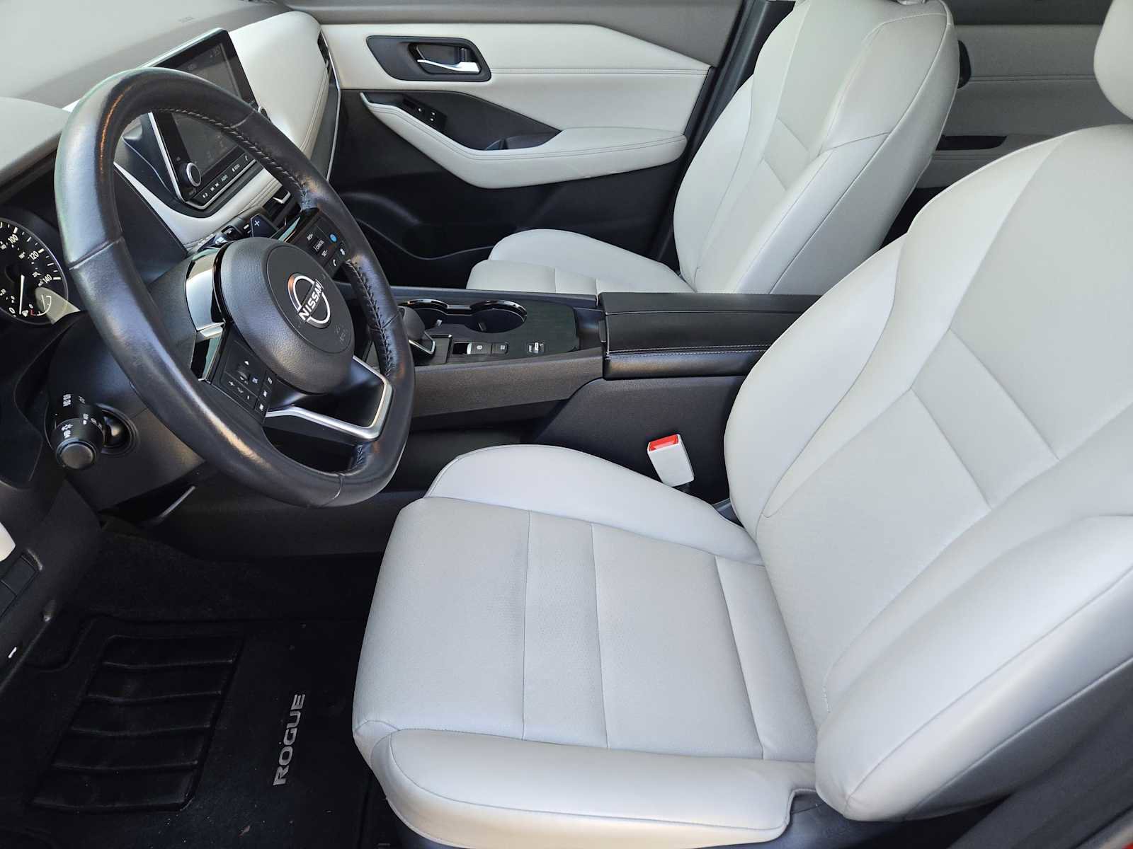 Used 2023 Nissan Rogue SV w/ SV Premium B Package FWD image 14