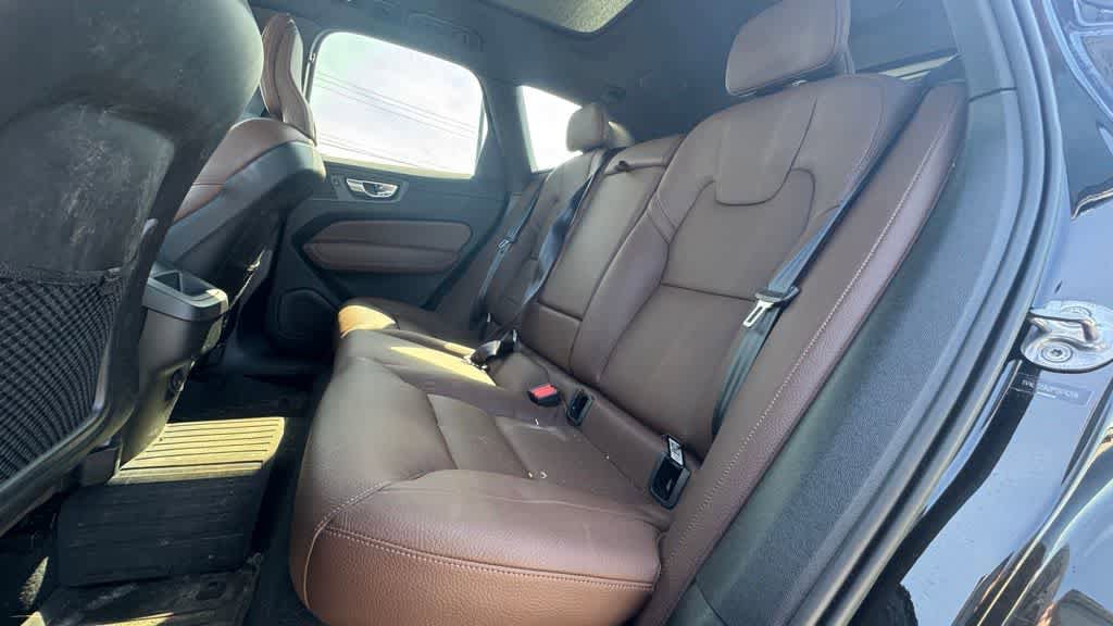 Used 2023 Volvo XC60 B5 Plus w/ Protection Package Premier FWD image 17