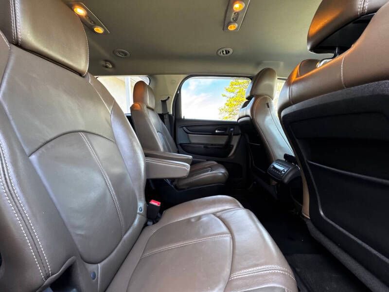 Used 2016 GMC Acadia SLT image 16