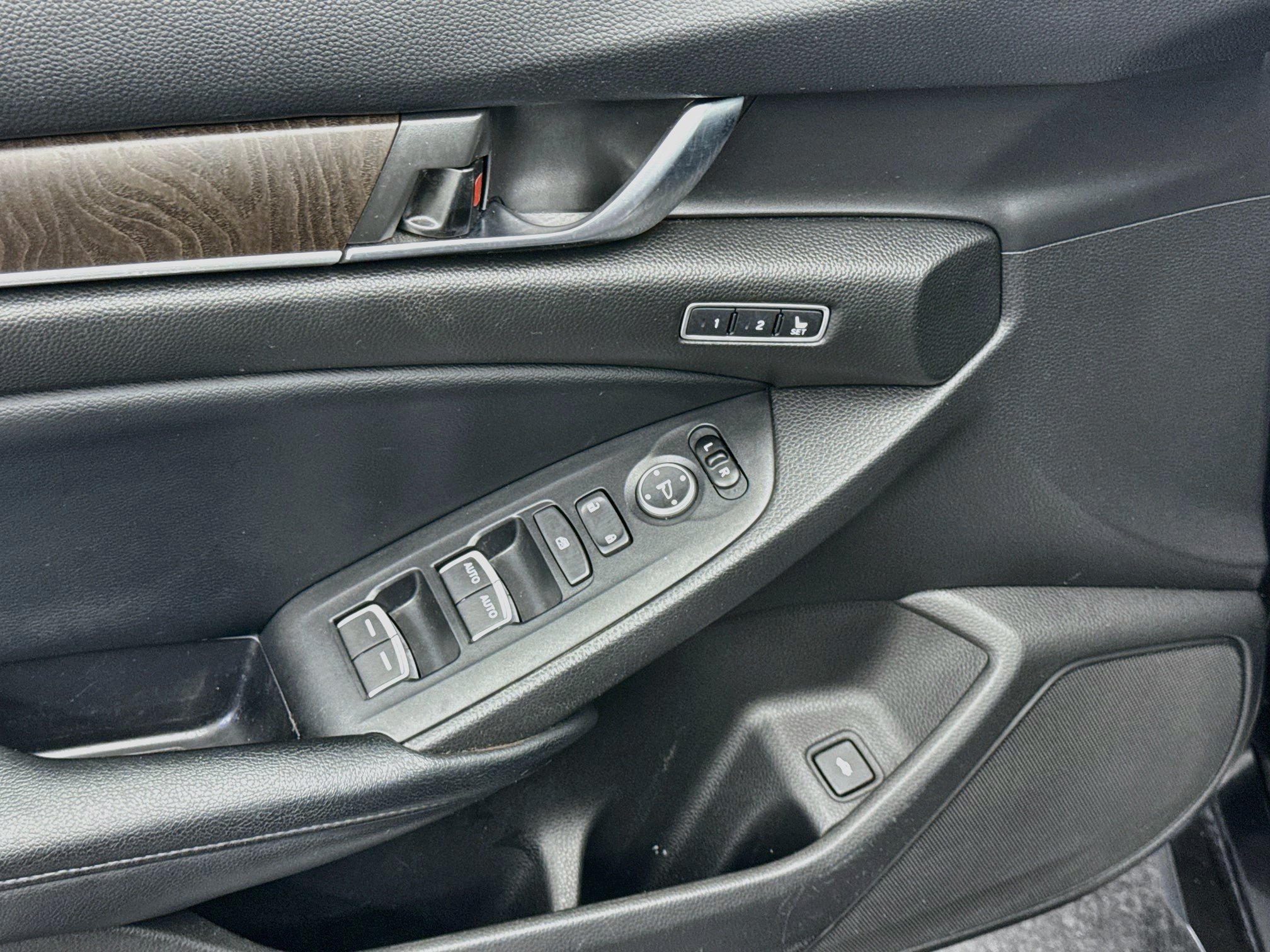 Used 2018 Honda Accord Touring image 15
