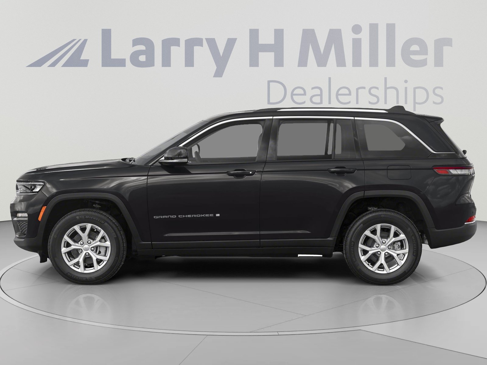Used 2023 Jeep Grand Cherokee Altitude AWD/4WD image 3