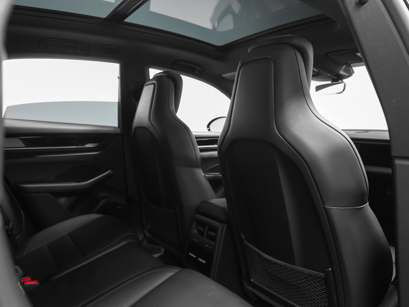 Certified 2025 Porsche Macan Electric RWD image 23
