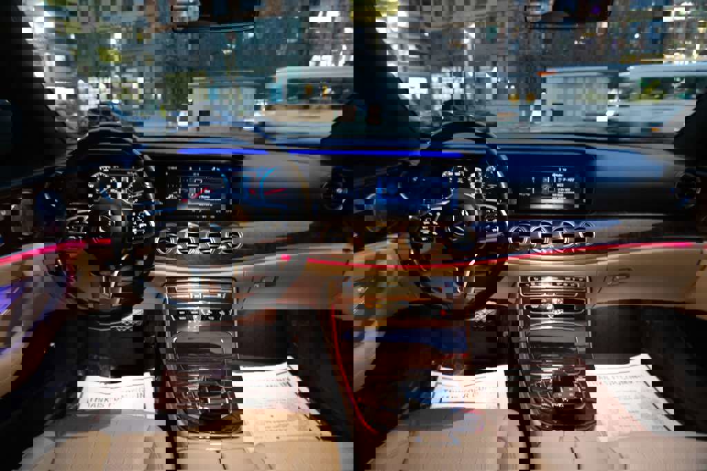 Used 2019 Mercedes-Benz E 300 4MATIC w/ Premium 1 Package image 27