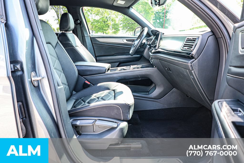 Used 2024 Volkswagen Atlas Cross Sport SE FWD image 21