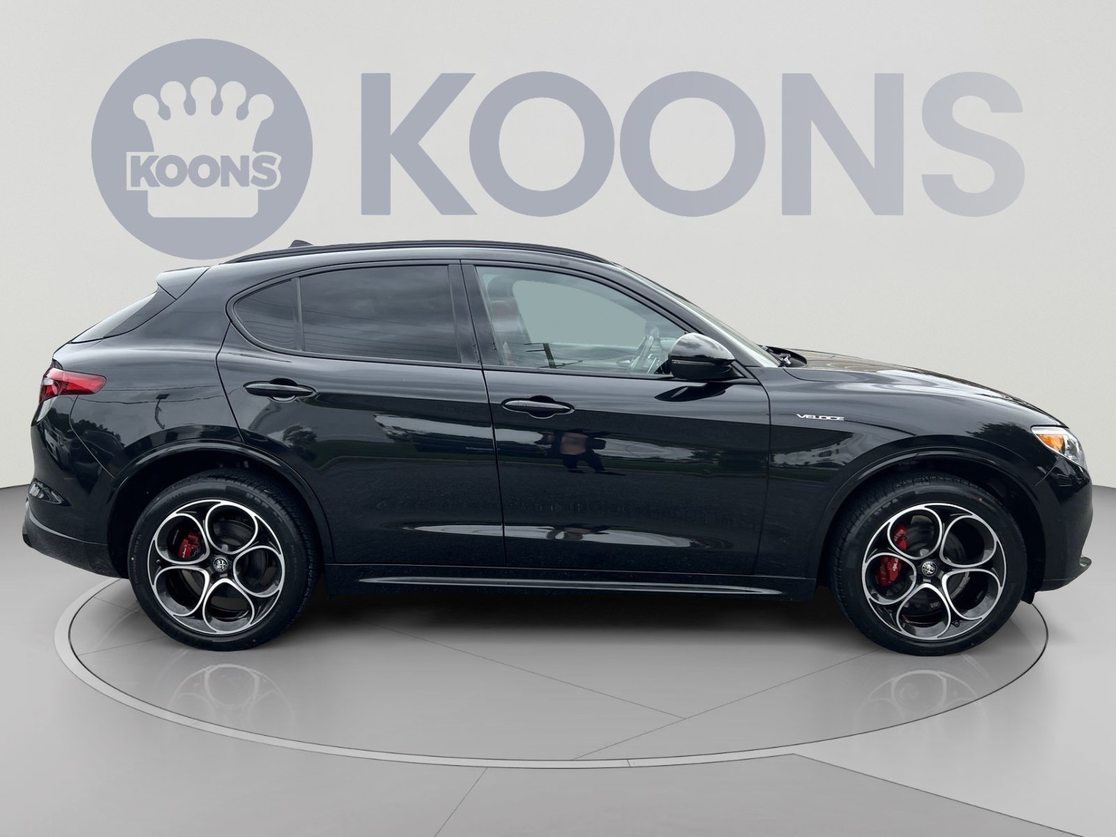 Used 2023 Alfa Romeo Stelvio Veloce AWD/4WD image 8