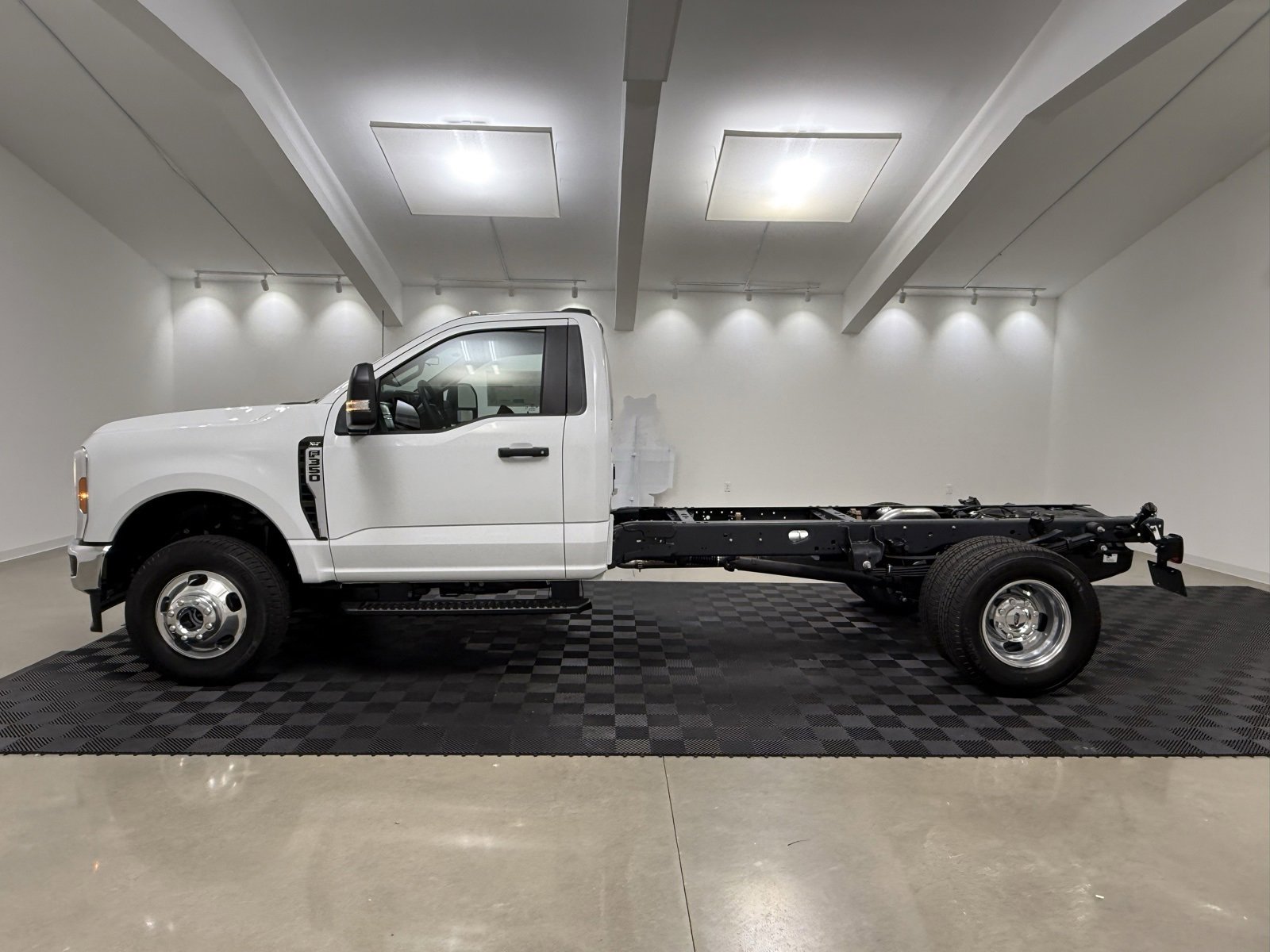 New 2025 Ford F350 XLT w/ XLT Value Package image 4