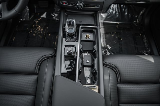 New 2026 Volvo XC60 B5 Ultra w/ Protection Package Premier image 28