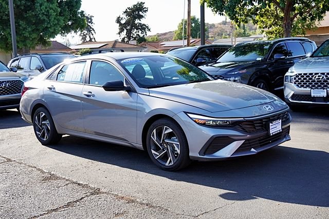Used 2025 Hyundai Elantra Sport FWD image 6