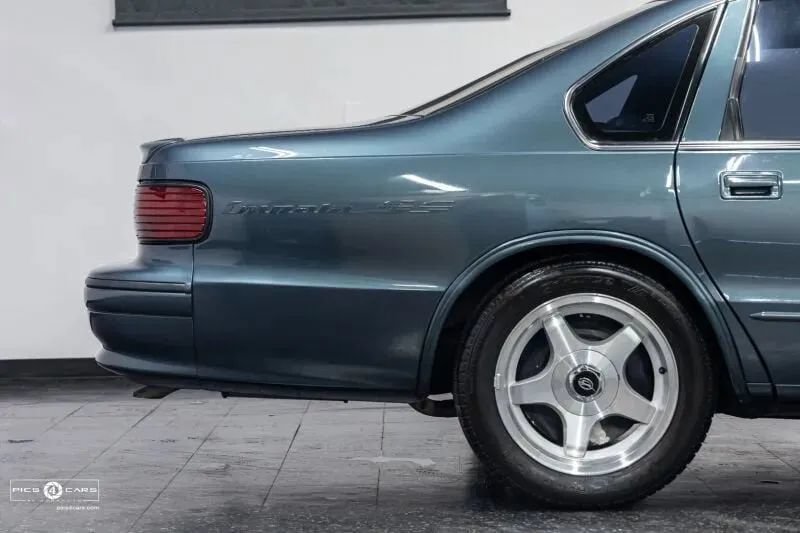Used 1995 Chevrolet Impala SS RWD image 17