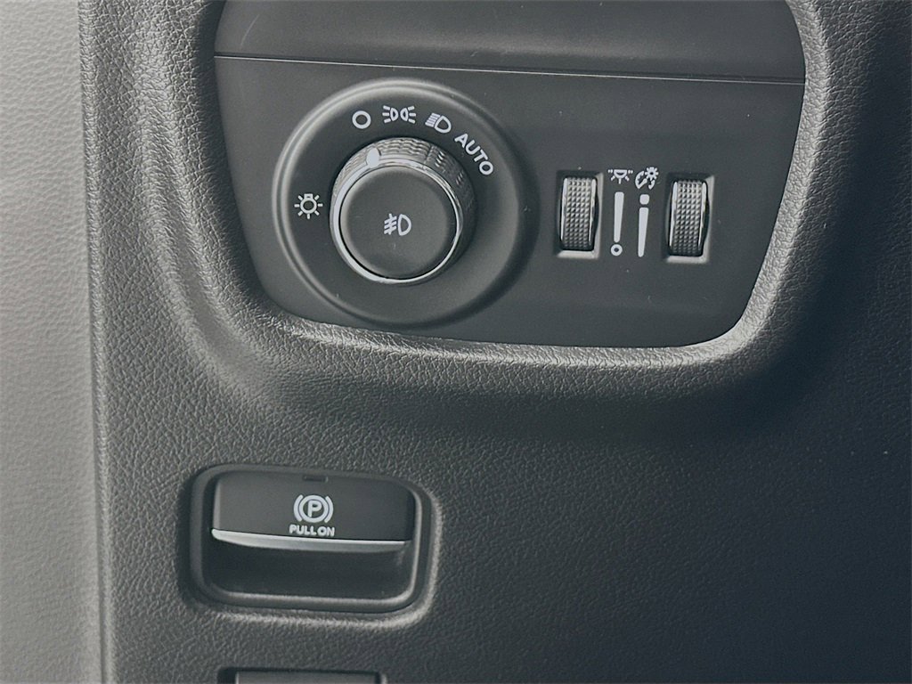 Used 2022 Jeep Grand Cherokee L Limited image 16