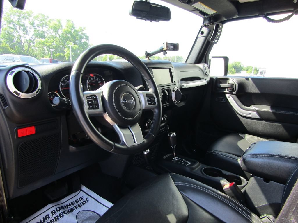 Used 2016 Jeep Wrangler Unlimited Rubicon AWD/4WD image 14