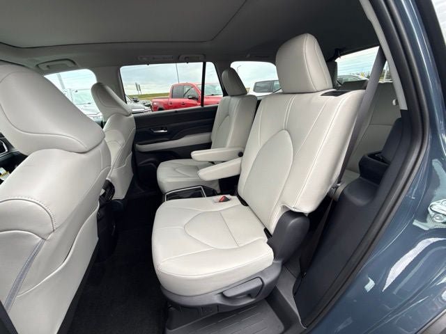 Used 2026 Toyota Grand Highlander AWD image 22