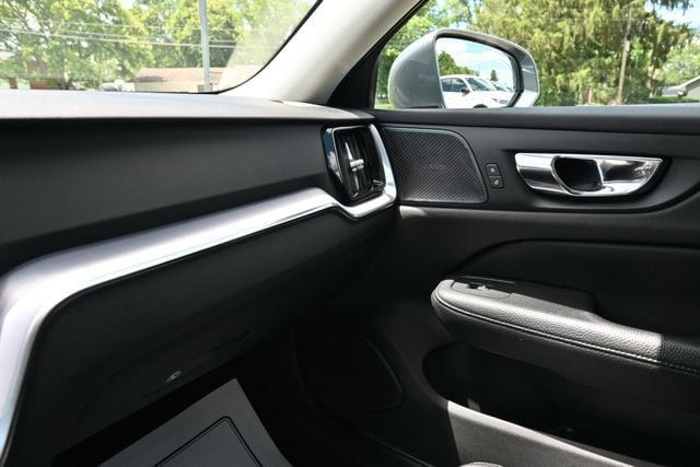 Used 2020 Volvo V60 T5 Cross Country AWD/4WD image 28