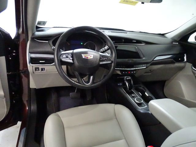 Certified 2023 Cadillac XT4 Luxury w/ Cold Weather Package image 5