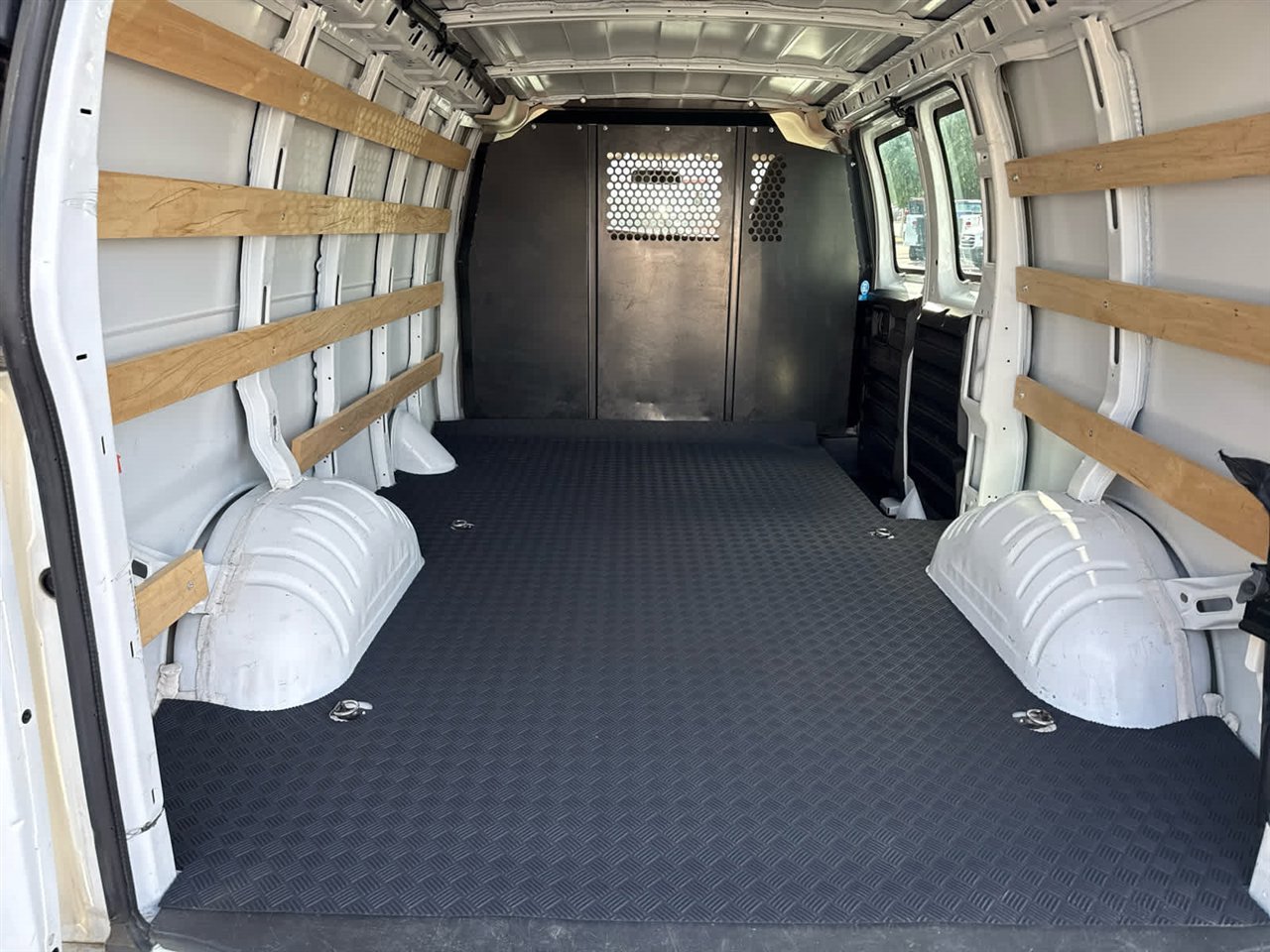 Used 2024 GMC Savana 2500 w/ Driver Convenience Package image 19