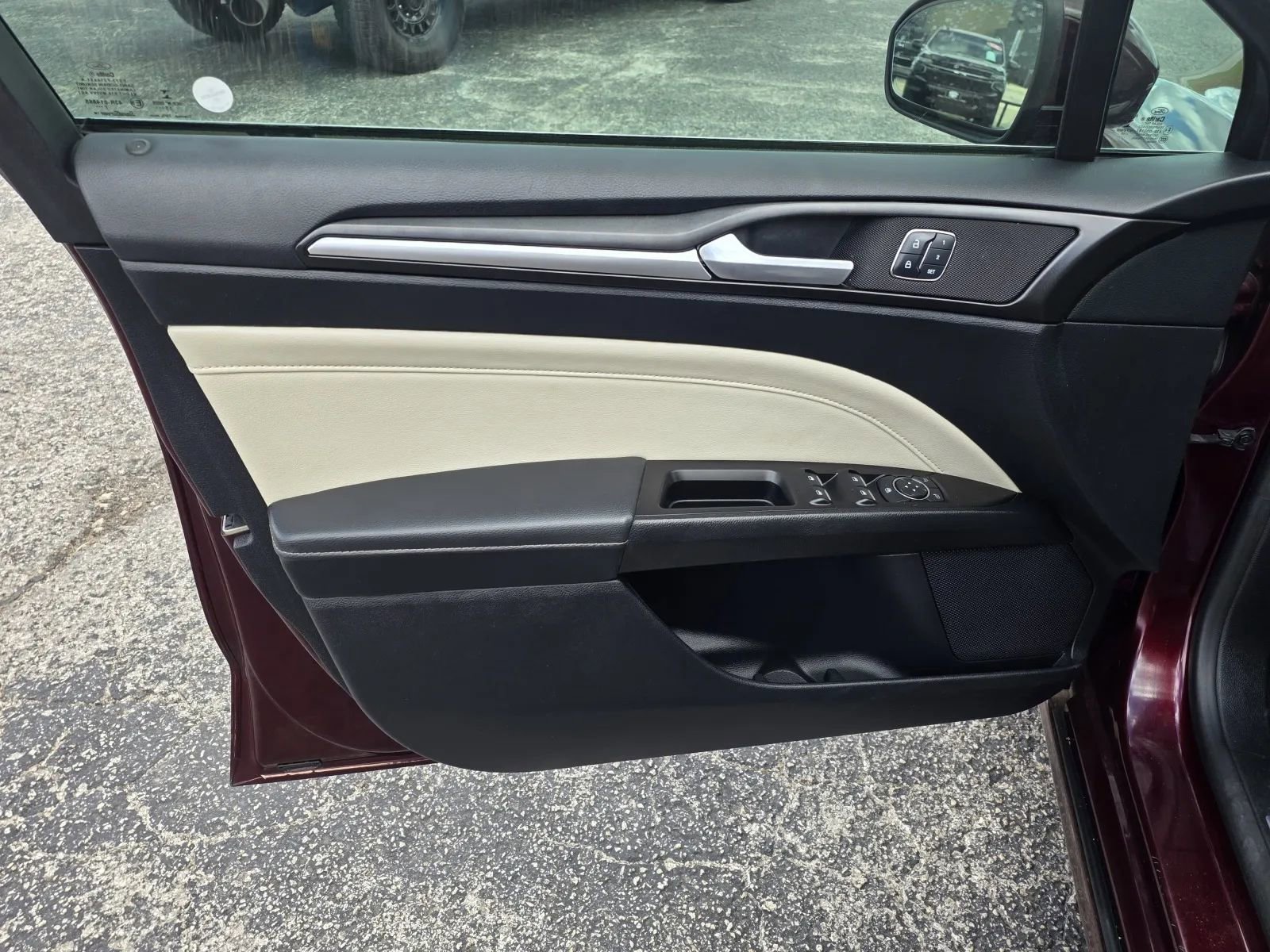 Used 2018 Ford Fusion Titanium FWD image 10