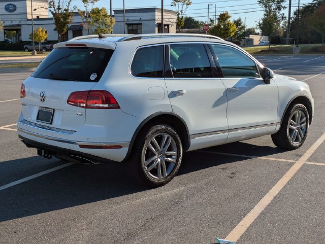 Used 2015 Volkswagen Touareg Sport AWD/4WD image 4