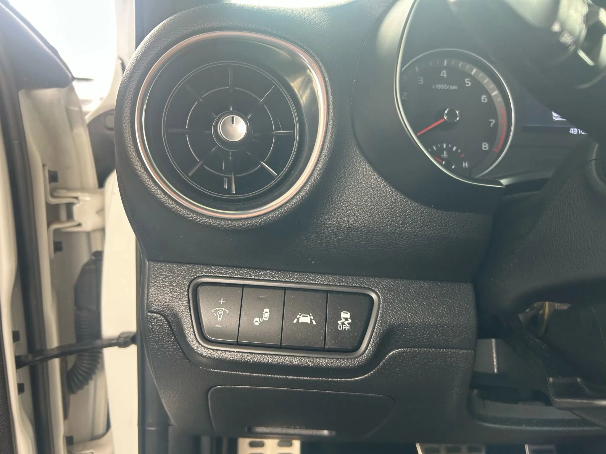 Used 2021 Kia Forte GT-Line w/ GT-Line Premium Package image 13