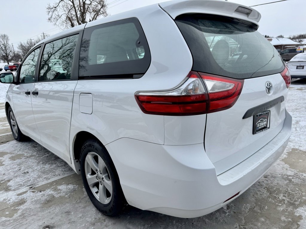 Used 2016 Toyota Sienna L image 5