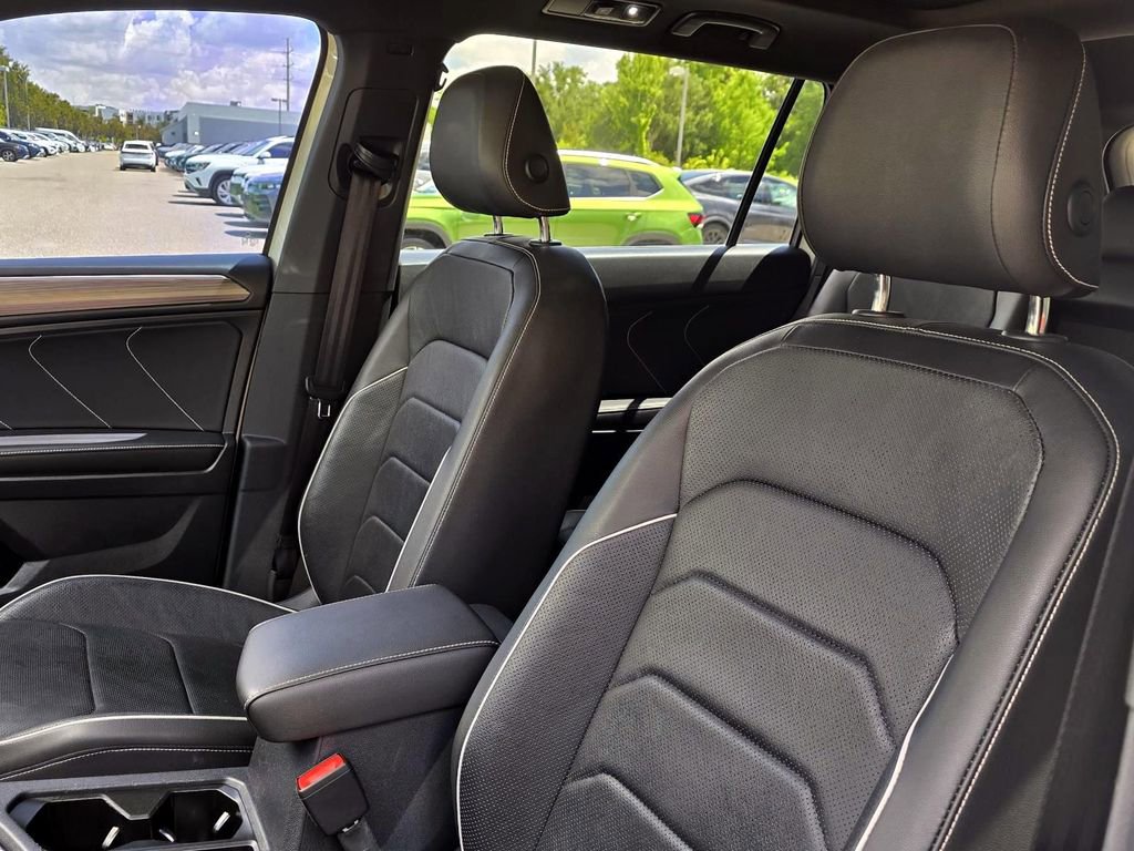 Certified 2022 Volkswagen Tiguan SEL R-Line AWD/4WD image 27