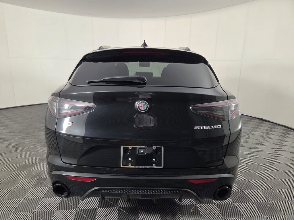 Used 2024 Alfa Romeo Stelvio Veloce image 6
