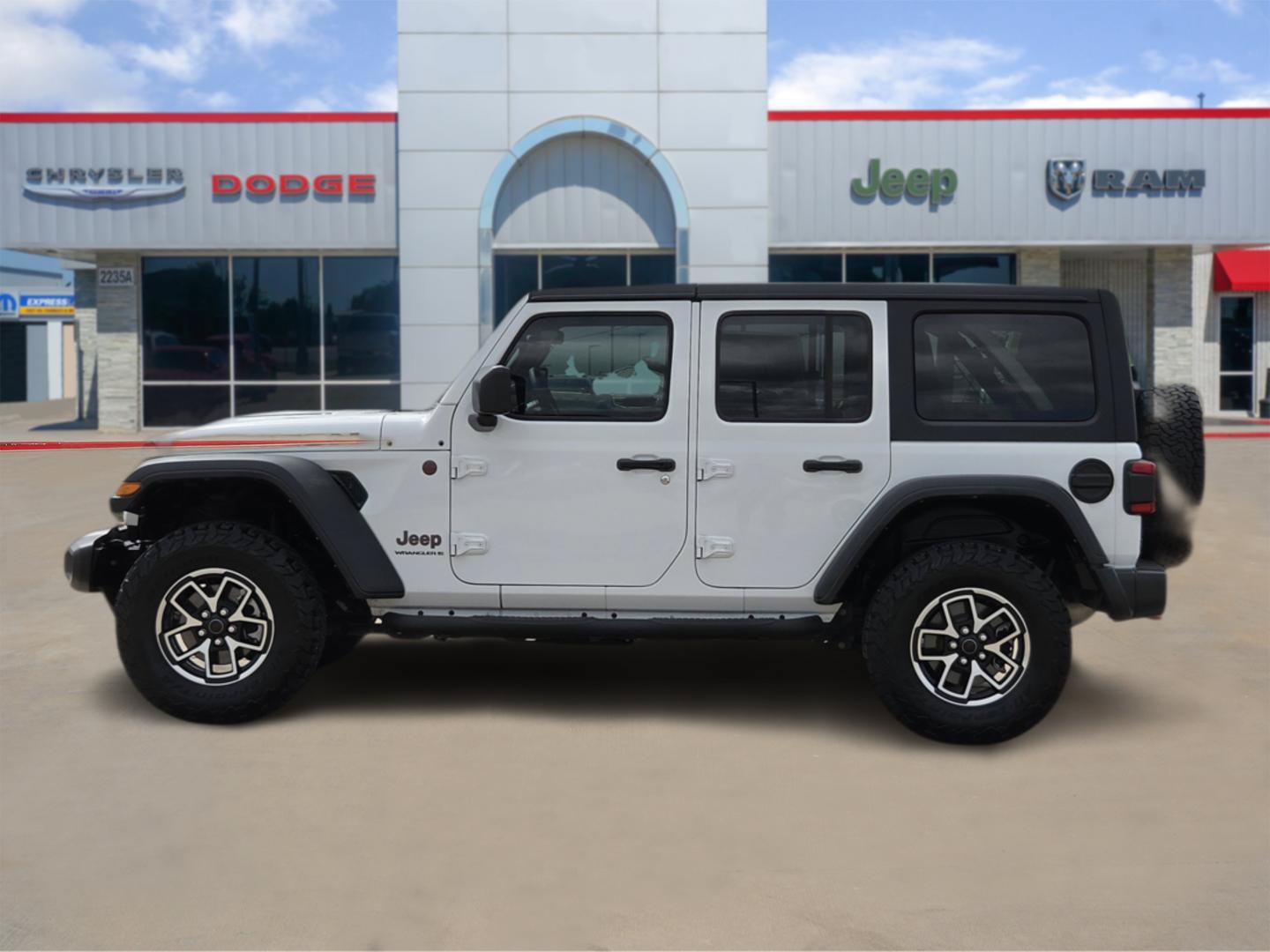 Used 2024 Jeep Wrangler Unlimited Rubicon w/ Convenience Group AWD/4WD image 3