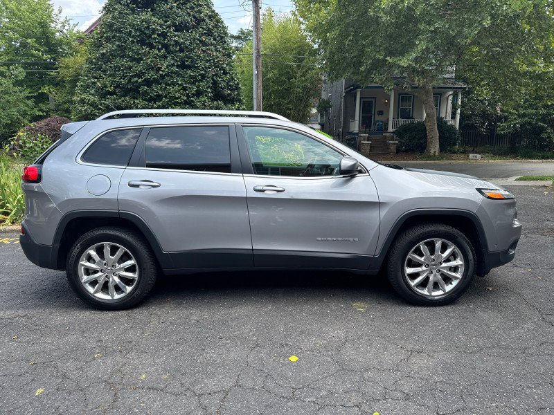 Used 2014 Jeep Cherokee Limited w/ Technology Group AWD/4WD image 6