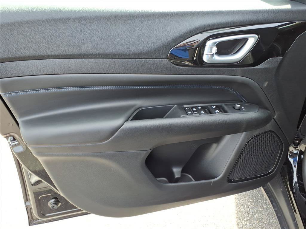 New 2026 Jeep Compass Latitude AWD/4WD image 9