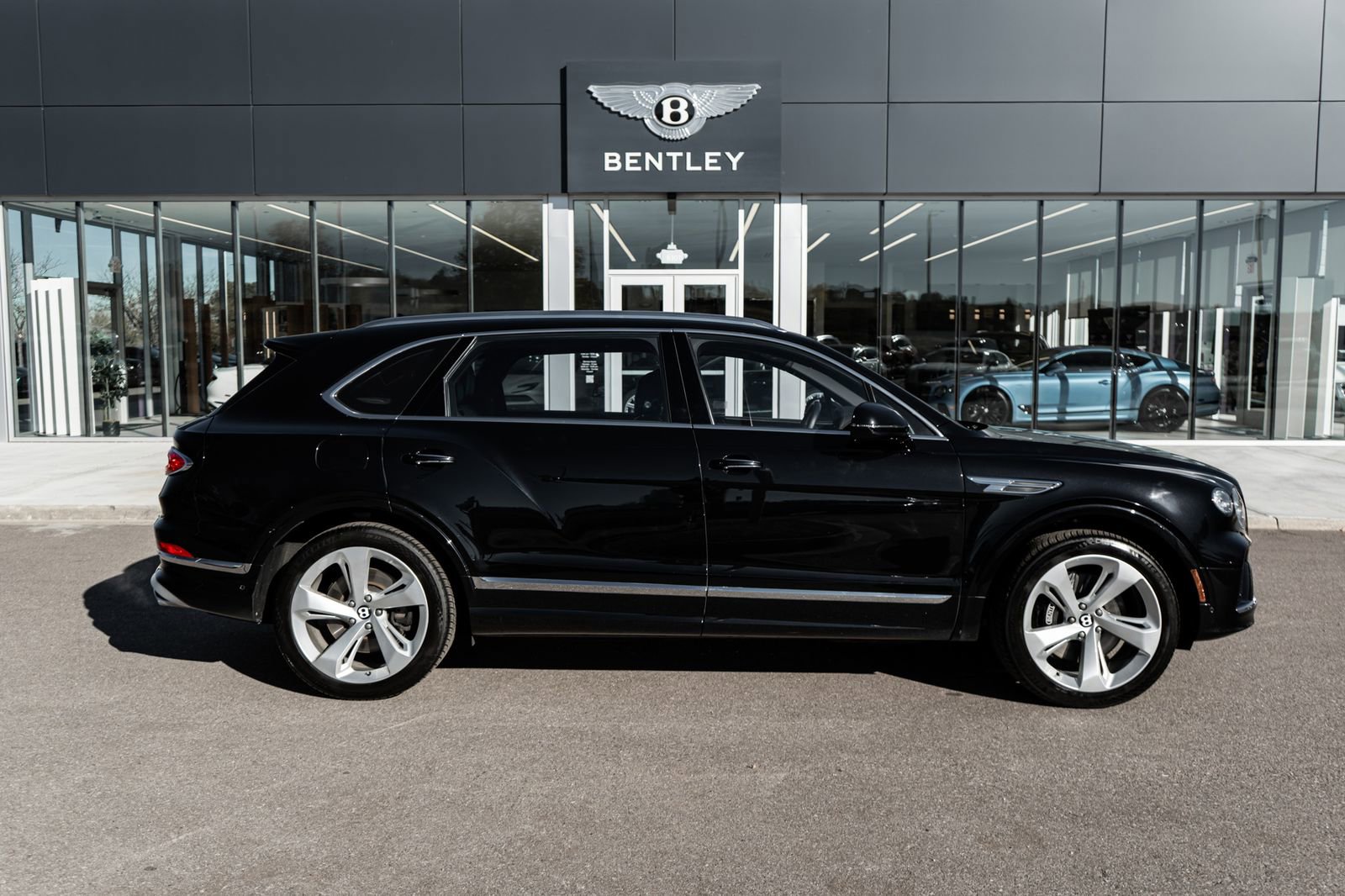 Used 2023 Bentley Bentayga Extended Wheelbase image 5