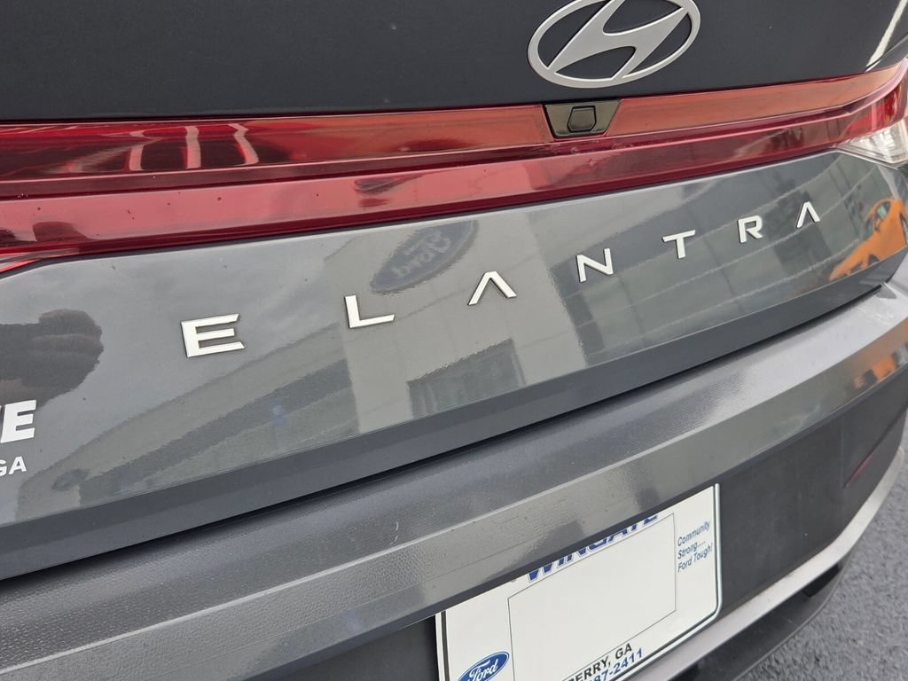 Used 2024 Hyundai Elantra SEL FWD image 11