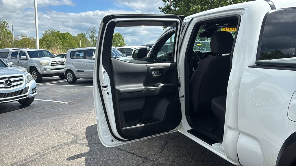Used 2019 Toyota Tacoma TRD Off-Road w/ Technology Package AWD/4WD image 28